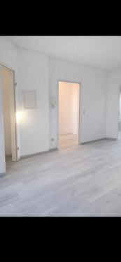 Wohnzimmer Biick Richtung Flur - 