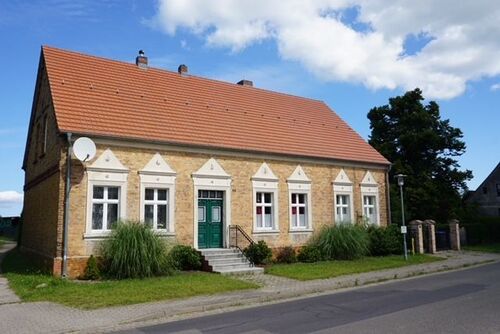 Straßenfront - Provisionsfrei* Ländliches Anwesen mit viel Platz für Pferdehaltung am Haus