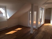 Wohnzimmer mit exklusviver Landhausdiele in Eiche - 3 Zimmer 3- Zimmerwohnung zur Miete in Nürnberg