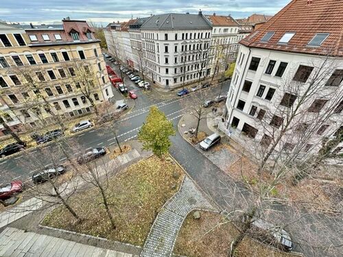 Corinth4_Vorplatz 2023-11-26 21_24_06 - Etagenwohnung mit 75,00 m&sup2; in Leipzig zum Kaufen
