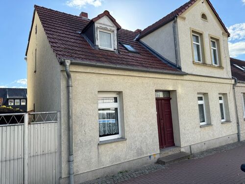 Vorderansicht Haus - Berliner Straße, Perleberg - 6 Zimmer Doppelhaushälfte zum Kaufen in Perleberg