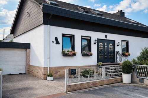 Haus Frontansicht - 7 Zimmer Einfamilienhaus zum Kaufen in Lambsheim