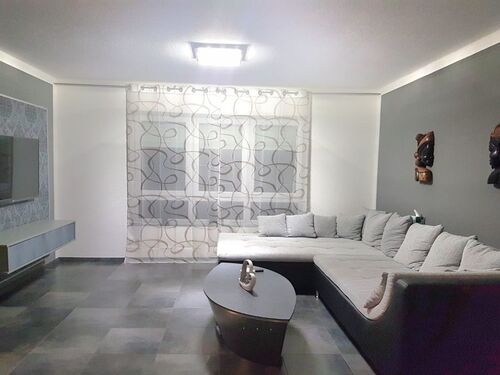 EG Wohnzimmer 1 - 9 Zimmer Zweifamilienhaus in Straubenhardt