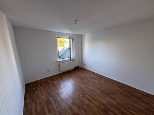 06 Wohnzimmer Richtung Fenster Zwenkau C16_7320 - 