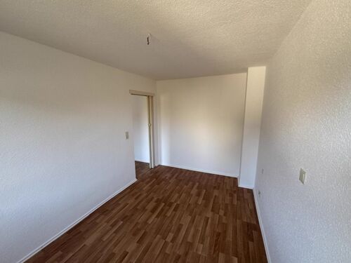 17 Schlafzimmer Richtung Tür Zwenkau C16_7331 - 