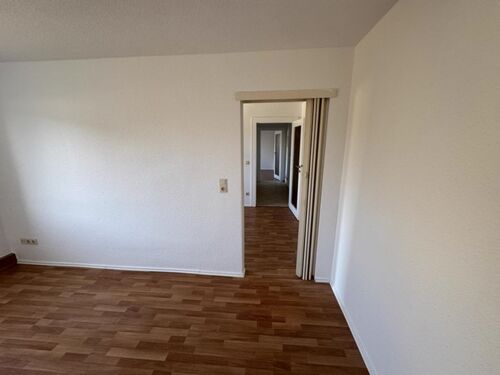 18 Blick aus SZ über WOKÜ Flur in WoZi Zwenkau C16_7332 - 