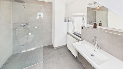 CAM01984G0-PR0499-STILL003 - 