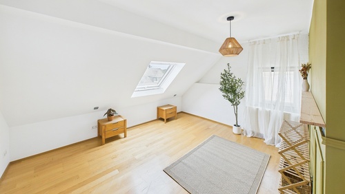 CAM01984G0-PR0499-STILL007 - 