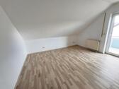 Kinder- /Arbeitszimmer mit Zugang zum Balkon Bild 1 - 
