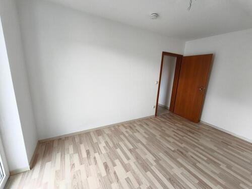 Kinder- /Arbeitszimmer mit Zugang zum Balkon Bild 3 - 