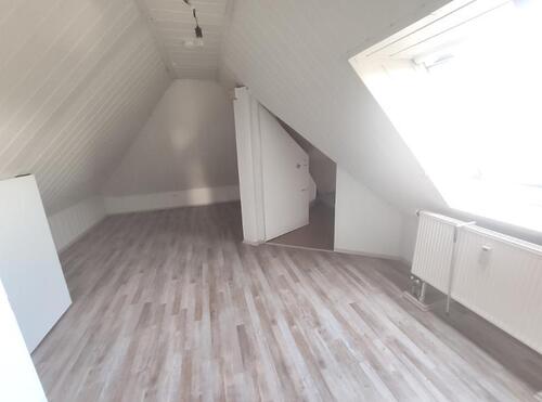 Whg. 1: Spitzboden Zimmer 2 - 