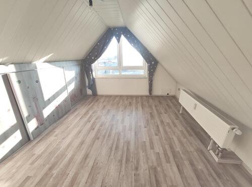 Whg. 1: Spitzboden Zimmer 1 - 