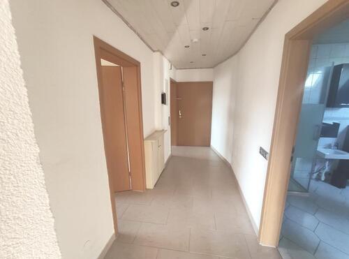 Whg. 1 Flur Bild 2 - 5 Zimmer Etagenwohnung in Hausen