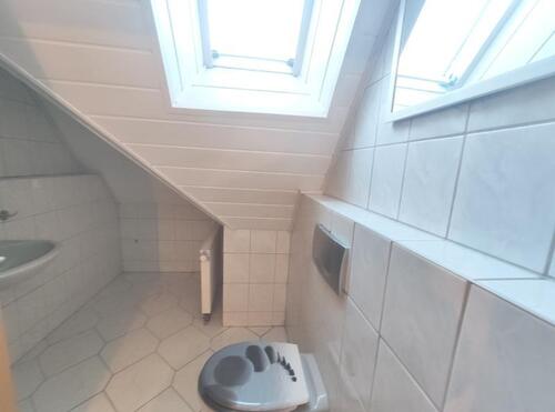 Whg. 2: Bad mit Dusche und Waschmaschinenanschluss Bild 1 - 