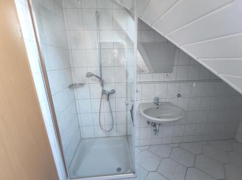 Whg. 2: Bad mit Dusche und Waschmaschinenanschluss Bild 2 - 