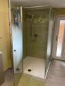 Keller mit großer Duschkabine - 