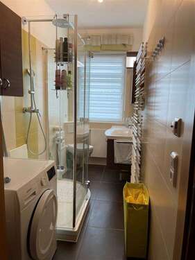 Bad OG - 8 Zimmer Zweifamilienhaus in Pößneck