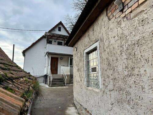 Zugang zum Haus - 6 Zimmer Einfamilienhaus in Uhlstädt-Kirchhasel