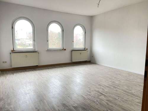 Wohnzi - Dachgeschoßwohnung mit 98,00 m&sup2; in Pößneck zur Miete