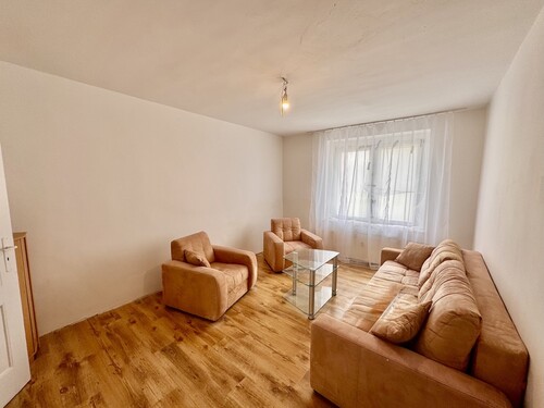 Wohnung in Souterrain - 11 Zimmer Mehrfamilienhaus, Wohnhaus in Penkun