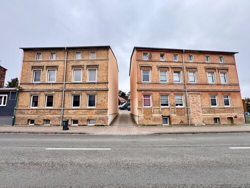 2 Häuser ein Preis! - 11 Zimmer Mehrfamilienhaus, Wohnhaus zum Kaufen in Strasburg
