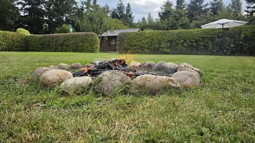 mit Lagerfeuerplatz - 