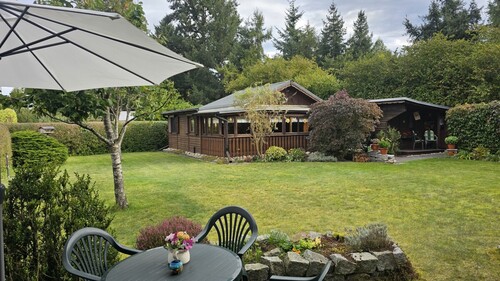 Blick auf Grundstück und Haus - 