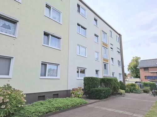 Hausansicht - Attraktive Erdgeschoss-Eigentumswohnung mit Süd-West-Balkon und Carport in Marl-Brassert!