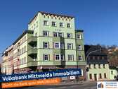 3-Zimmer Wohnung 1.OG - Straßenansicht - 3-Raum Wohnung mit Balkon und neuer Einbauküche -WG geeignet