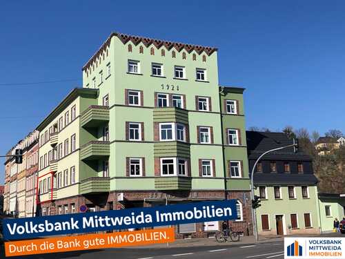 3-Zimmer Wohnung 1.OG - Straßenansicht - 3-Raum Wohnung mit Balkon und neuer Einbauküche -WG geeignet