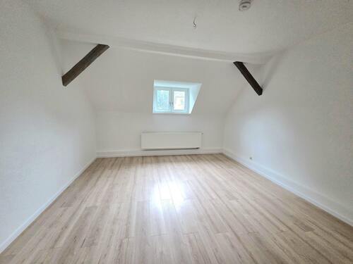 Schlafzimmer - 3 Zimmer Dachgeschoßwohnung zur Miete in Stollberg
