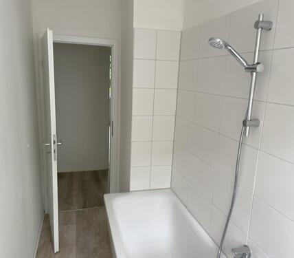 Bad - Erdgeschoßwohnung mit 67,13 m&sup2; in Chemnitz zur Miete