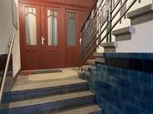 Treppenhaus im Eingangsbereich - Etagenwohnung mit 75,37 m&sup2; in Chemnitz zur Miete