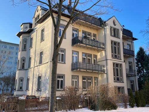 Hausansicht - Hofseite mit Balkonen - 3 Zimmer Etagenwohnung in Chemnitz