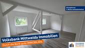 Wohnzimmer - Helle 3-Zimmer-Dachgeschosswohnung mit Sichtbalken in Chemnitz-Hilbersdorf!