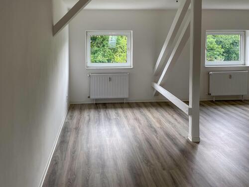 Wohnzimmer - 3 Zimmer Dachgeschoßwohnung zur Miete in Chemnitz