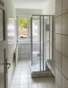 Tageslichtbad mit Dusche - 2 Zimmer Erdgeschoßwohnung zur Miete in Chemnitz