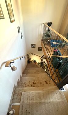Treppenhaus - Aufgang zur Wohnung - 
