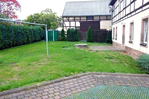 Garten mit Wäscheplatz - 