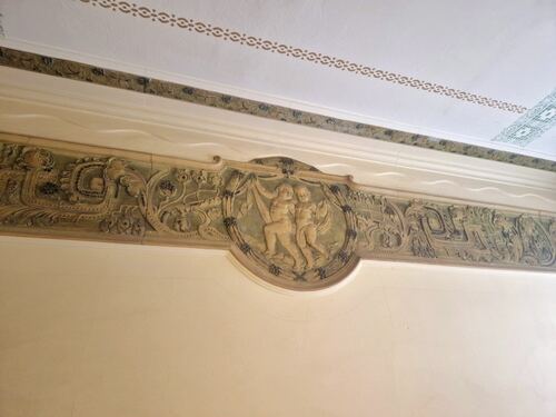 Eingangsbereich mit Deckenstuck - Mehrfamilienhaus, Wohnhaus mit 653,27 m² in Leipzig zum Kaufen