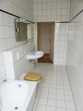 Tageslichtbad mit Badewanne 3.OG - 