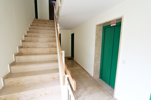Treppenhaus - Etagenwohnung mit 82,00 m² in Germering zum Kaufen