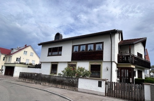 Ansicht_Vorderseite_2 - 9 Zimmer Einfamilienhaus in Dachau
