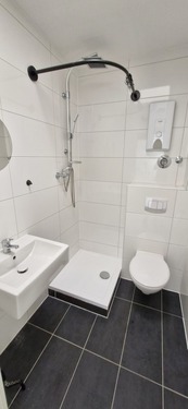 Bad mit Dusche - 