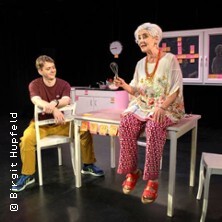 Oma Monika - was war? - Theater Dortmund