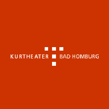 Der Ansager einer Stripteasenummer gibt nicht auf - Kurtheater Bad Homburg 